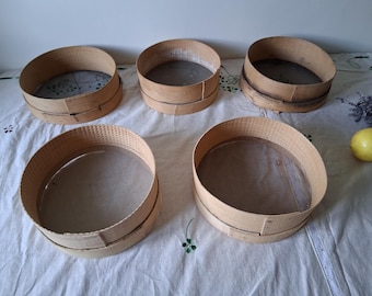 Bol à Pâte En Bois Munising 9 Pouces – Pieds Boule Rouges – Déco Rustique