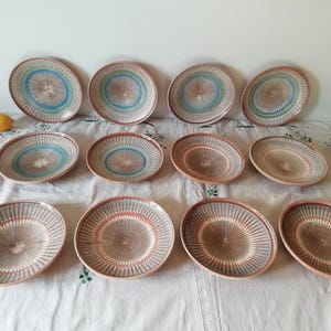 Assiettes en argile traditionnelles Horezu faites main à utiliser ou à accrocher au mur