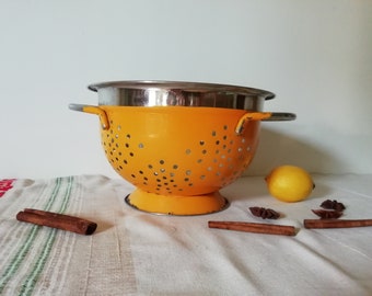 Vintage Yellow Enamel Sieve - Old Enamelware Colander -  Stainless Steel Footed Strainer - Country Kitchen - Farmhouse Kitchenware