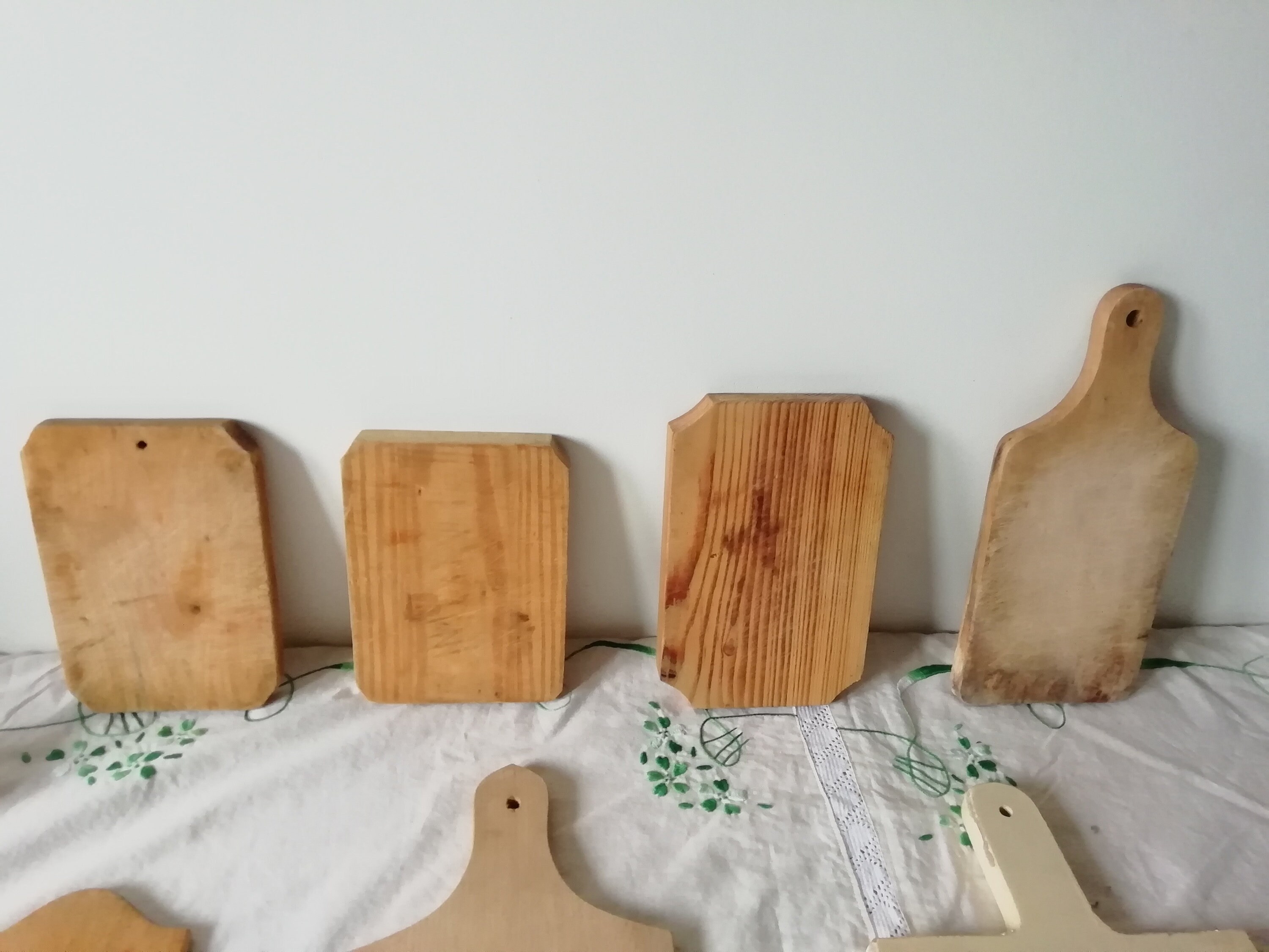 Piatto Da Portata In Legno Rustico SNW 42,9 Cm Con Manico In Metallo - Tagliere Multifunzione Per Decorazione Cucina E Centrotavola, Idea Regalo Nozze