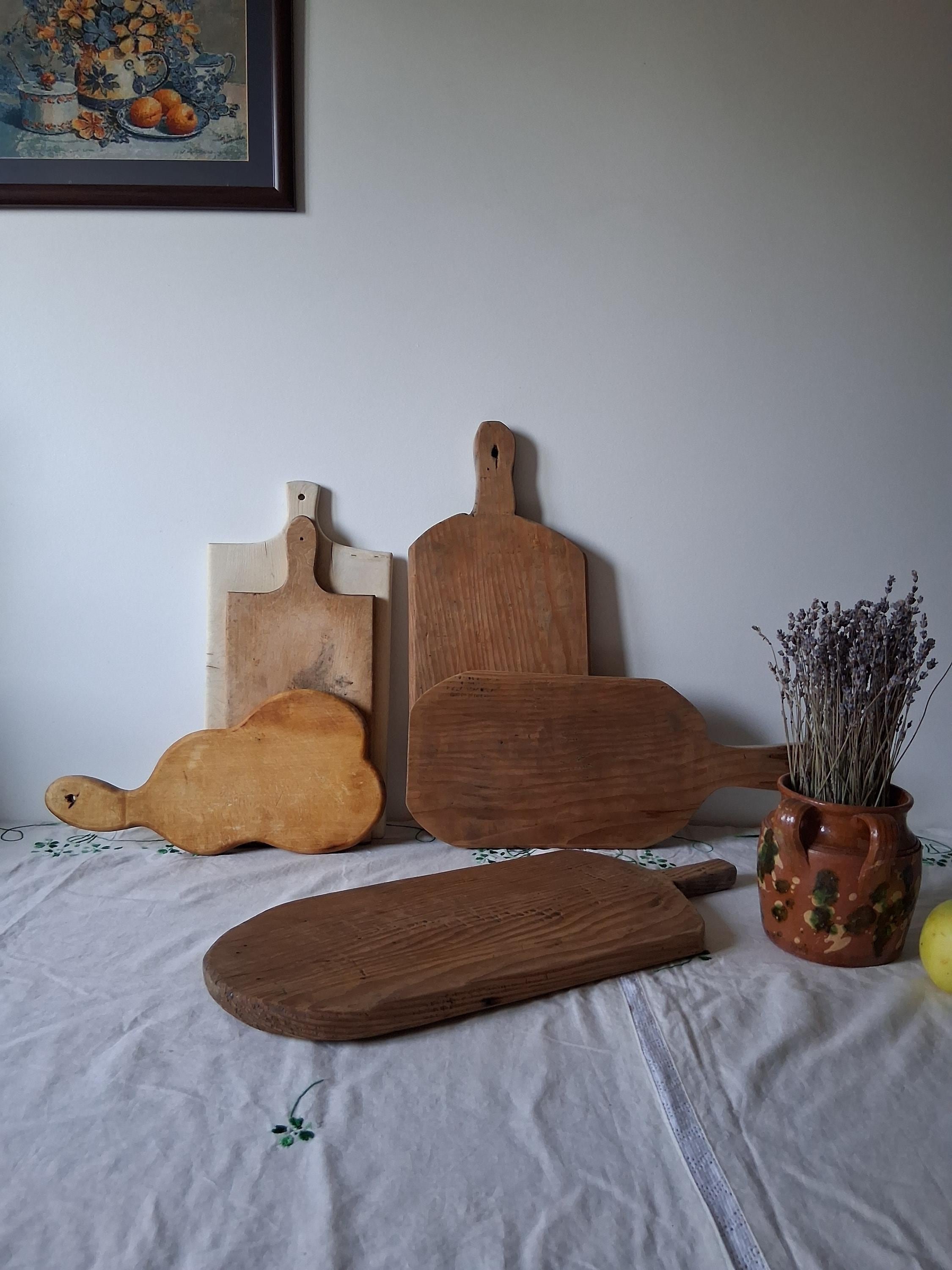 ヴィンテージの木製カッティングボード、プリミティブなまな板、木製