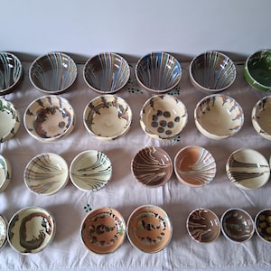 Tigelas rústicas de barro, prato de cerâmica artesanal antigo e primitivo, cerâmica de terracota vintage, adereços para fotos de comida, tigelas romenas nº 3