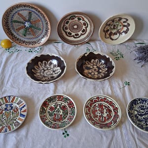 Décoration murale rustique en faïence, assiettes en argile, bols en céramique faits main primitifs antiques, poterie en terre cuite vintage, assiettes paysannes folkloriques