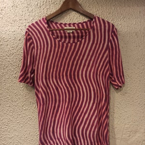 DRIES VAN NOTEN Graphic Wavy Print Fuchsia & Pink t-shirt with defect size Large  authentic New !!!!