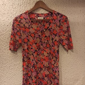 DRIES VAN NOTEN Floral Printed Scoop Neck T-shirt  size Extra Small Red authentic New !!