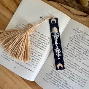 Marca de página de libro de metal personalizada con pompón de manos y perla, idea de regalo para lector, accesorios de lectura