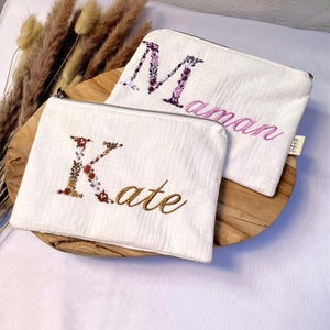 Pochette personnalisée en double gaze blanc de coton brodé pochette à maquillage idée cadeau trousse à maquillage