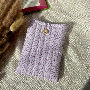 Custodia imbottita per libri o e-reader in tessuto floreale Liberty, formato tascabile o tascabile, idea regalo, custodia protettiva per libri, custodia per Kindle
