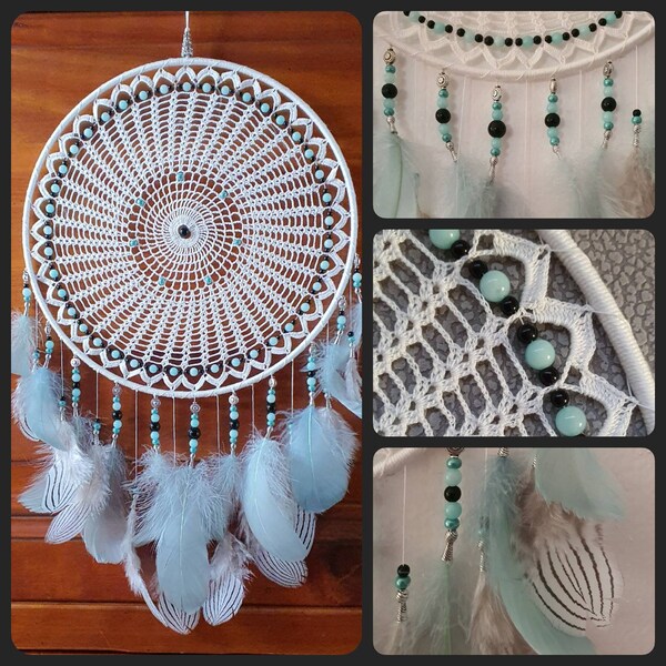 Attrape rêves vert et blanc.Mandala au crochet dentelle, perles onyx, jade et en argent tibétain. Plumes blanches grises naturelles