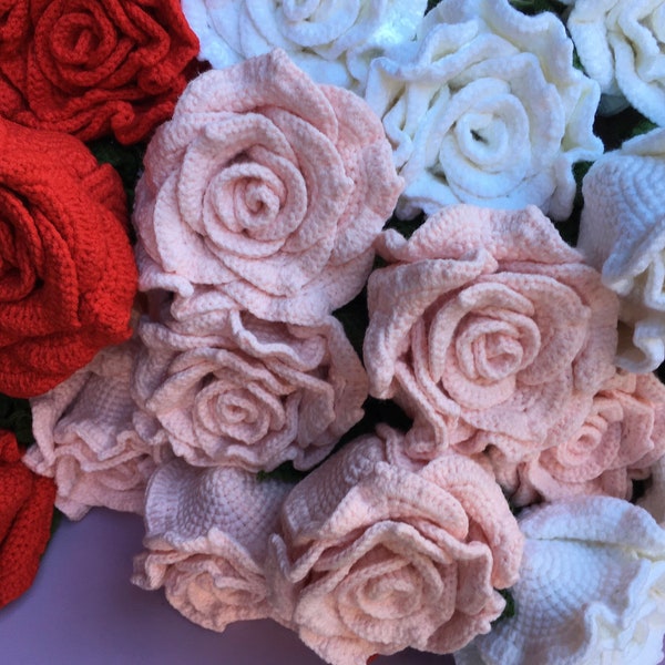 Roses tricotées / Rose rouge tricotée à la main / Cadeau pour elle / Cadeau de Saint-Valentin / Cadeau d’anniversaire / Cadeau de mère / Rose Rouge Blanc Rose jaune