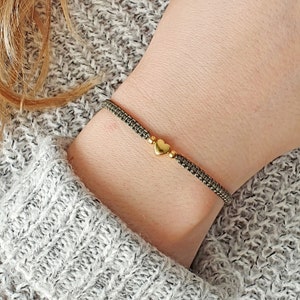 Armband Makramee mit Herz geflochtenes Armband mit Herz-Perle in Gold oder Silber Freundschaftsarmband Makrameearmband Geschenk Geschenkidee Olivgrün