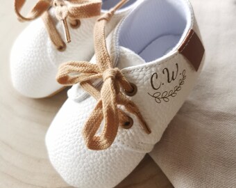 Baby Schuhe, Personalisierte Babyschuhe mit Namen, Krabbelschuhe, Babygeschenk zur Geburt, Taufe Kunstleder Schuhe 3-6 Monate