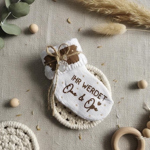 Personalized white cotton baby socks - Pregnancy announcement gift | Grandparents' gift | Baby announcement image 7