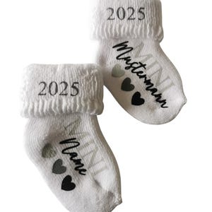 Babysöckchen Mini 2025 – Personalisierte Schwangerschaftsverkündung | Geschenk zur Babyankündigung | Überraschung für Familie