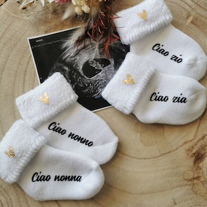 Schwangerschaft verkünden , Babysocke weiß, Personalisiert auf ITALIENISCH Ciao nonna, ciao nonno, ciao zia zio, Schwangerschaftsverkündung