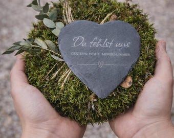 Mourning heart with personalized engraving – grave decoration made of slate & moss | Handmade memorial arrangement 18–20 cm