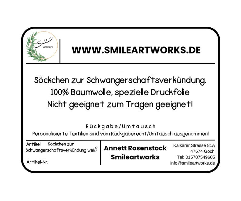 May include: A white rectangular label with rounded corners, featuring the text "WWW.SMILEARTWORKS.DE" and other German text. The label includes the Smileartworks logo and contact information. The text describes the product as socks for announcing pregnancy.