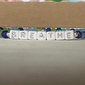 Pulsera BREATHE #2 / Pulsera apilable hecha a mano / Joyería motivacional, inspiradora y apilable personalizada - Salud mental, regalo para ella