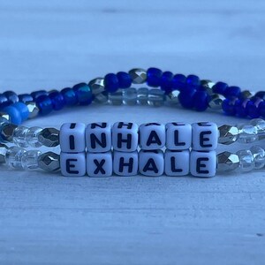 Conjunto de pulseras INHALE & EXHALE n.° 2 / Pulseras apilables hechas a mano / Joyería personalizada, motivacional, inspiradora y apilable - Regalo consciente