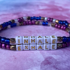 Conjunto de pulseras INHALE & EXHALE n.° 1 / Pulseras apilables hechas a mano / Joyería motivacional, inspiradora y apilable personalizada - Regalo consciente