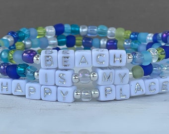 BEACH Is My HAPPY PLACE ブレスレット | ハンドメイドの重ね付けできるブレスレット | モチベーションを高め、インスピレーションを与える、重ね付けできるカスタムジュエリー - 彼女へのギフト