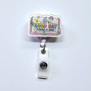Portacredencial retráctil «Un buen día para leer» / Lindo portacredencial para maestros / Portacredencial retráctil para bibliotecarios / Regalo para amantes de los libros / El armario de Lyanna imagen 1