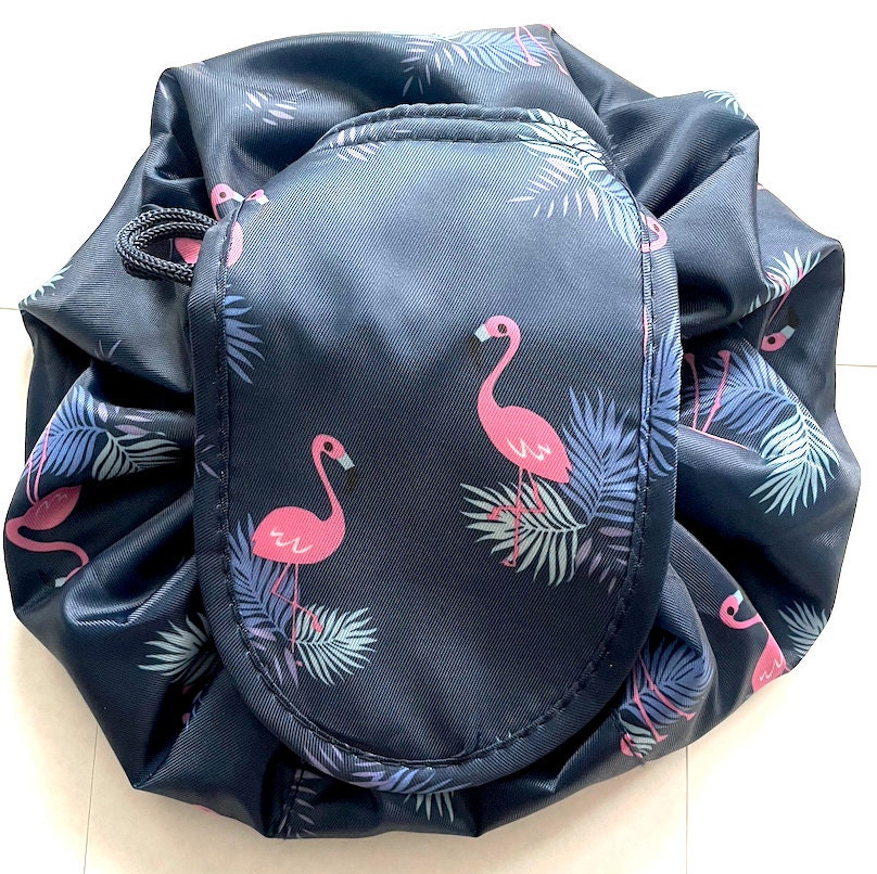 2 PCS Drawstring Makeup Bag Travel Cosmetic Bag Lazy Cosmetic Bag  Waterproof Travel Cosmetic Pouch Bag Drawstring Design One-Step Organizer  for Women Girl (Grey Flamingo) : : Beauty & Personal Care