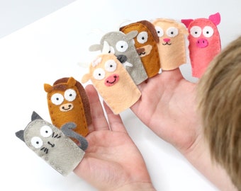 Easy farm animal finger puppets felt pattern (includes SVG). Make you own dog, horse, sheep, goat, cat, cow, pig animal finger puppets.