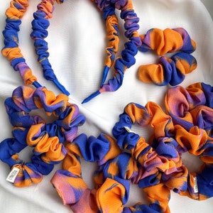 Handmade Scrunchie Haargummi Haarband Lymoda Orange Blau Royalblau gemustert Sommer Frühling Spring Haarreifen Haarband Viskose Bild 9