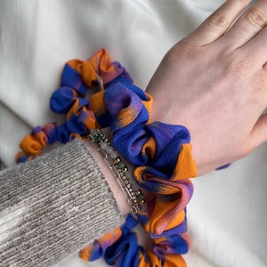 Handmade Scrunchie Haargummi Haarband Lymoda Orange Blau Royalblau gemustert Sommer Frühling Spring Haarreifen Haarband Viskose Bild 5