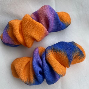 Handmade Scrunchie Haargummi Haarband Lymoda Orange Blau Royalblau gemustert Sommer Frühling Spring Haarreifen Haarband Viskose Bild 10