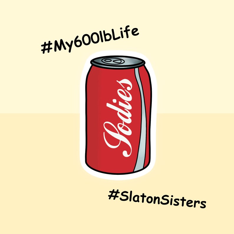 Peut inclure: Une canette rouge avec une &eacute;tiquette blanche sur laquelle est inscrit "Goodies". La canette est entour&eacute;e d'une bordure blanche. Le texte "#MY600lbLife" est en haut de l'image et le texte "#SlatonSisters" est en bas de l'image.