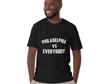 Op de afbeelding: Zwart T-shirt met witte tekst die "Philadelphia -VS- Everybody" luidt.