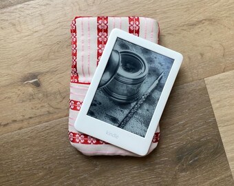 Handmade Padded Kindle Sleeve (magnetic button closure) - Red Stripes design