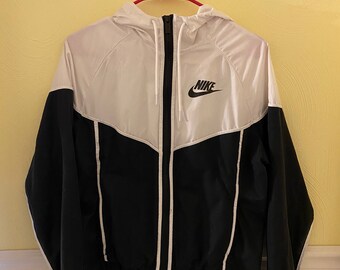nike women's black and white windbreaker