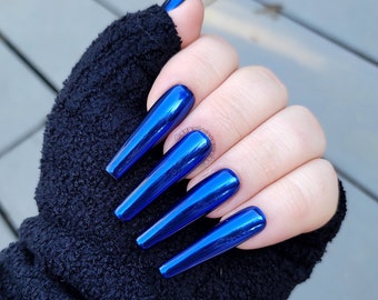 Blue chrome nails| Luxury press on nails| Blue fake nails| Glue on nails| Gel nails| Chrome stiletto nails| Blue nails| Blue mirror nails