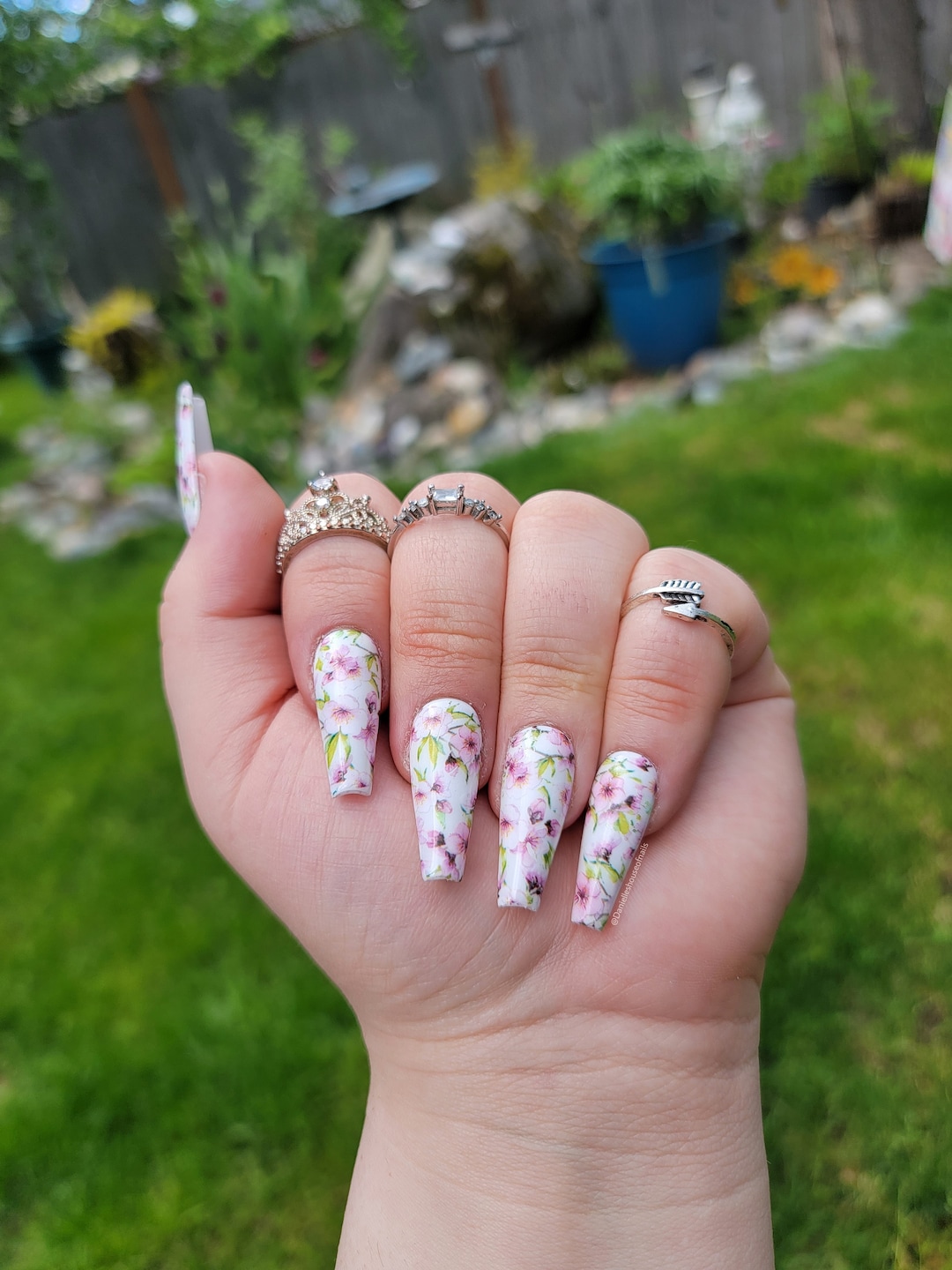 Floral press on nails| Luxury press on nails| Fake nails| Glue on
