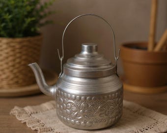 Teiera vintage in miniatura, accessorio per set da tè per bambini, decorazione per casa delle bambole, set regalo unico e divertente