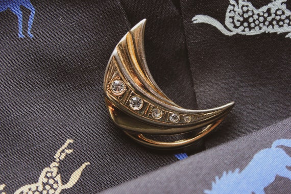 Vintage Crescent Moon Brooch Polished Gold Tone &… - image 3