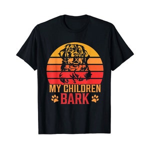 T-shirts mignons de maman de chien d&#39;écorce par Berts