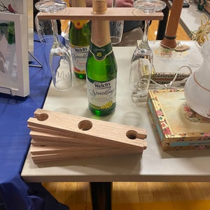 Weinglas und Flaschenhalter
