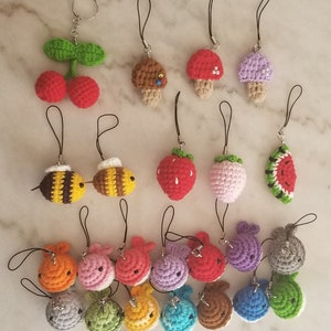 Handgestrickter Handyanhänger, Pilz, Hummel, Wal, Erdbeere, Wassermelone, gehäkelte Schlüsselanhänger, Handyband in Wolle