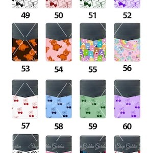 Peut inclure: Un ensemble de 14 designs de portefeuilles de t&eacute;l&eacute;phone avec diff&eacute;rents motifs, notamment des c&oelig;urs, des ours, des cerises et des personnages de dessins anim&eacute;s. Chaque design est affich&eacute; sur un portefeuille de t&eacute;l&eacute;phone noir avec une poche pour cartes.