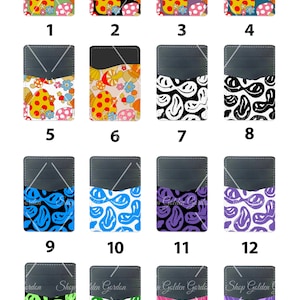 Peut inclure: Seize designs diff&eacute;rents pour porte-cartes de t&eacute;l&eacute;phone. Les designs pr&eacute;sentent une vari&eacute;t&eacute; de motifs, notamment des champignons, des visages souriants et des formes abstraites. Les porte-cartes sont en mat&eacute;riau gris fonc&eacute; avec une poche pour tenir une carte.