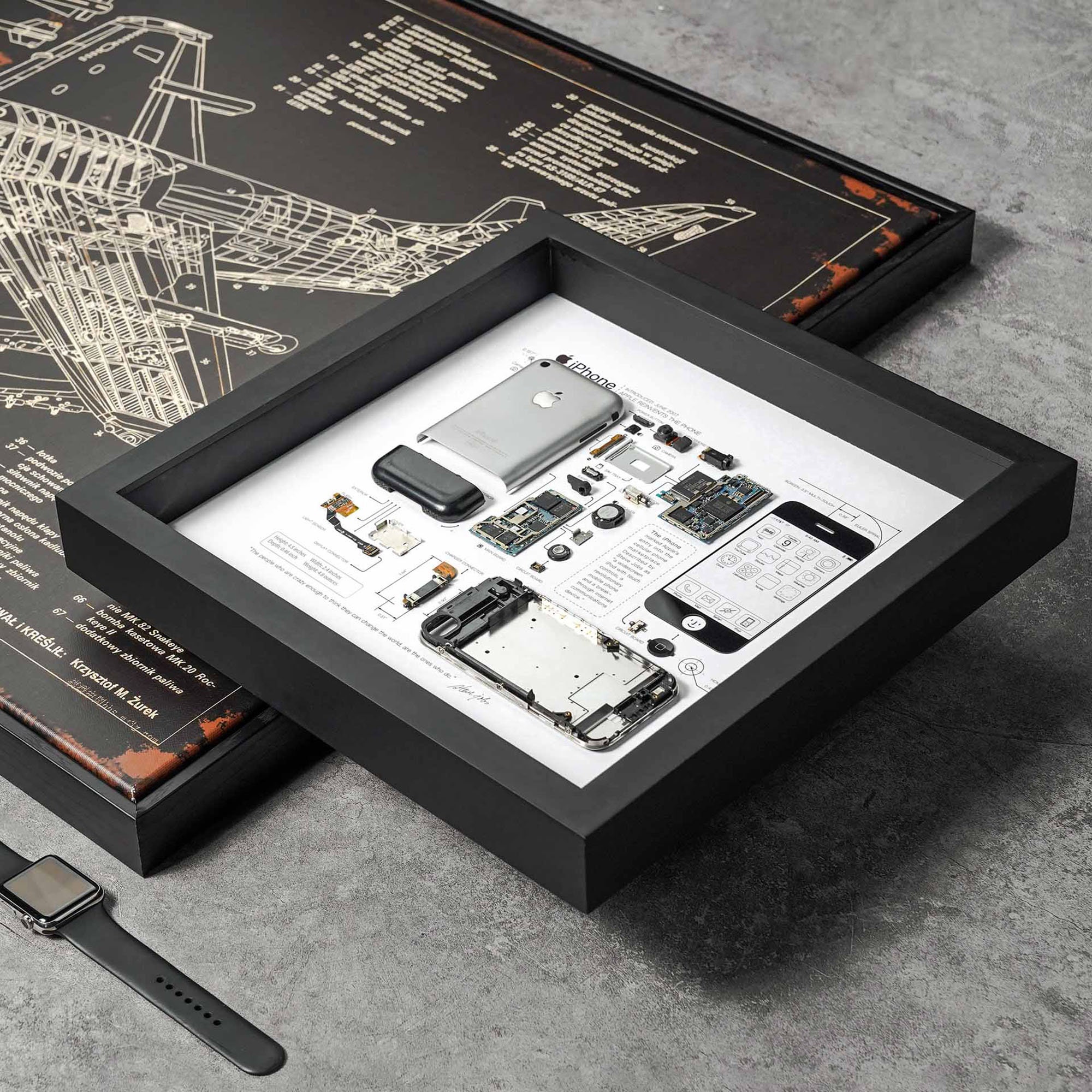 額装済みiPhone 2G分解アート：テクノロジー好きへのギフト（13x13x1.8
