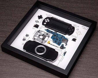額装されたPSP 1000/2000分解済みコンソールアート：テクノロジー