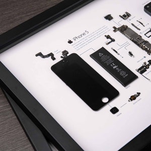 Framed iPhone 5 Disassembled Phone Teardown iPhone Wall Art Gifts for Tech / Apple Lovers A3 Frame image 6
