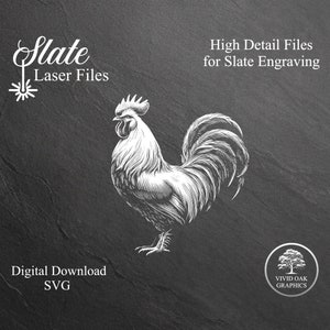 Può includere: Illustrazione in bianco e nero di un gallo in linea su uno sfondo di ardesia grigio scuro. Il testo "Slate Laser Files" è nell'angolo in alto a sinistra dell'immagine. Il testo "High Detail Files for Slate Engraving" è nell'angolo in alto a destra dell'immagine. Il testo "Digital Download SVG" è nell'angolo in basso a sinistra dell'immagine. Il testo "VIVID OAK GRAPHICS" è nell'angolo in basso a destra dell'immagine.