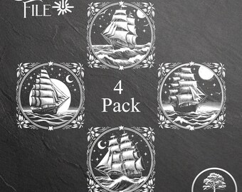 Op de afbeelding: Een set van vier digitaal te downloaden SVG-bestanden met een gedetailleerde illustratie van een schip dat onder een halve maan en sterren vaart. De afbeelding is in zwart-wit en geschikt voor lasersnijden op leisteen of acryl.