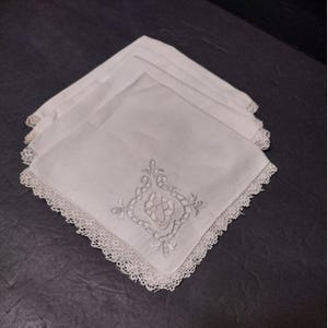 Vintage White Lace-Edged Handkerchiefs, Set of 4, Embroidered Floral Cutout Napkins, Vintage Hankie, Lace Handkerchief, Embroidered Linens